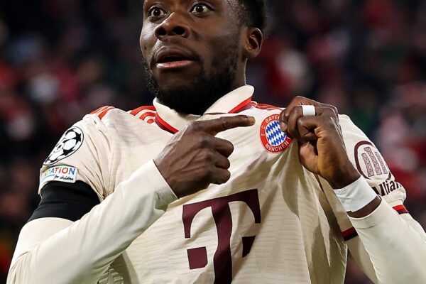 Alphonso Davies scores in injury time to send Bayern Munich into UCL Round of 16