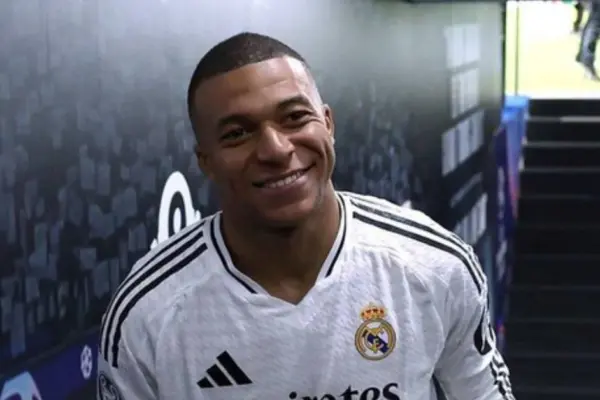 Kylian Mbappé reacts to Real Madrid’s statement performance