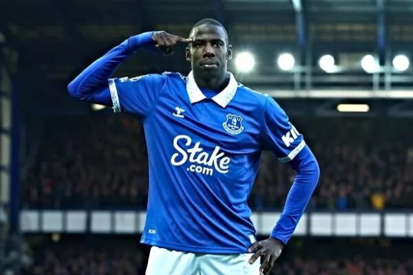 Abdoulaye Doucoure on target for Everton in thrilling contest against Manchester Utd