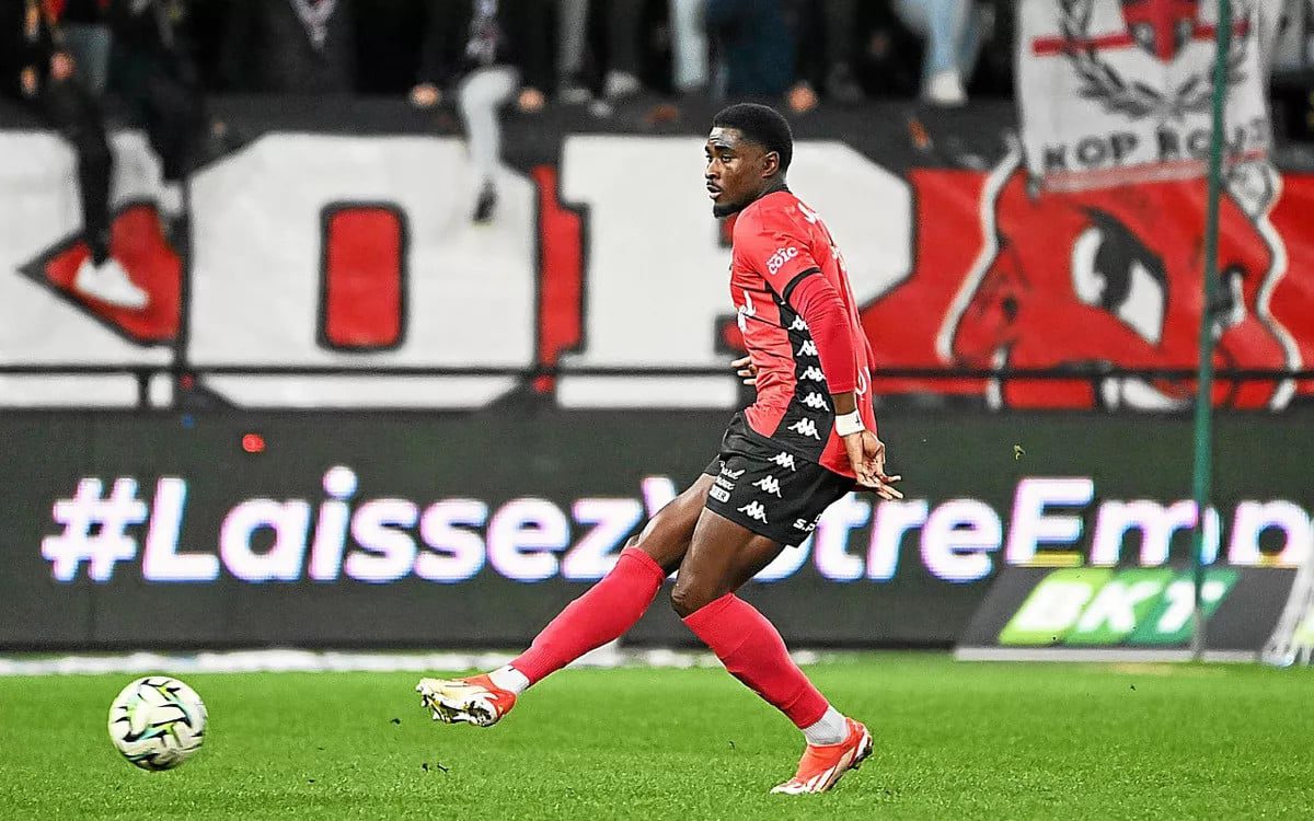 Senegalese defender Donatien Gomis extends Guingamp stay until 2027