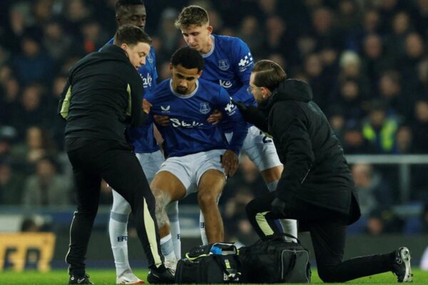 Everton's Iliman Ndiaye faces uncertainty over his knee injury recovery, with medical experts cautioning against a rushed return to action.