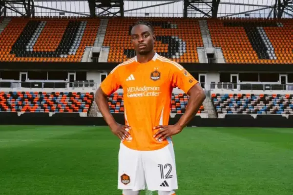 Toyosi Olusanya joins Houston Dynamo in move from St Mirren