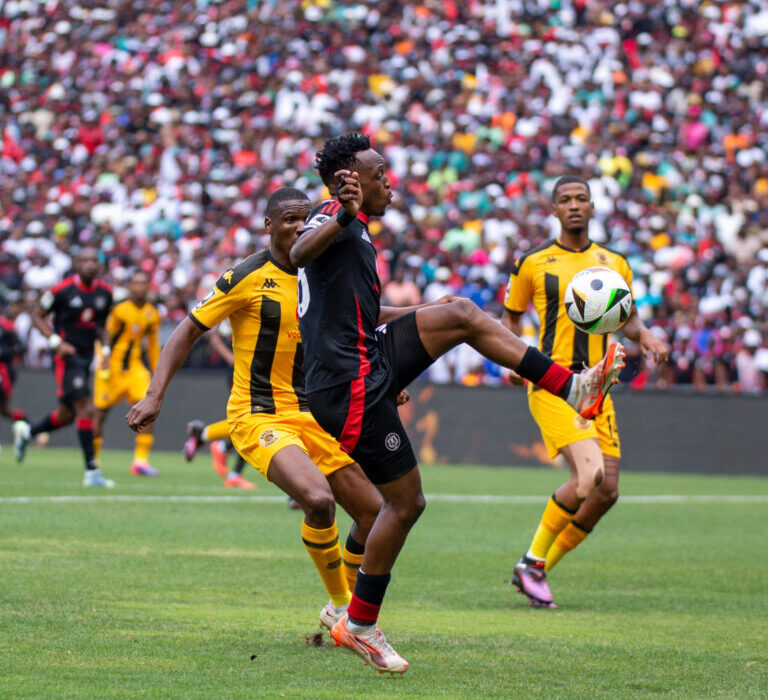 Afrique Du Sud Tickets Epuises Pour Le Derby Soweto Entre Kaizer Chiefs Et Orlando Pirates Thumbnail 768x960 1
