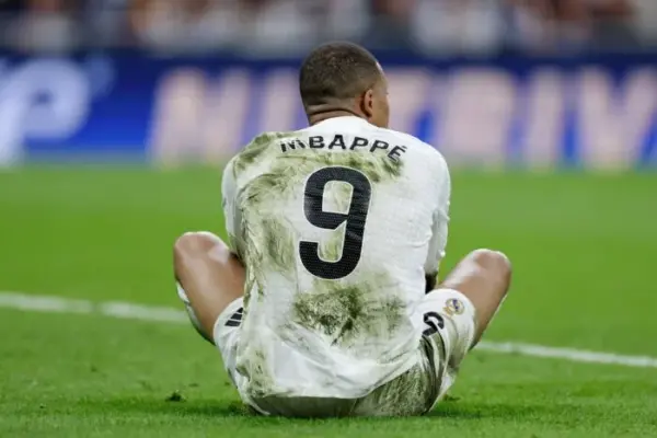 Boos echo at the Bernabéu as Kylian Mbappé endures night to forget