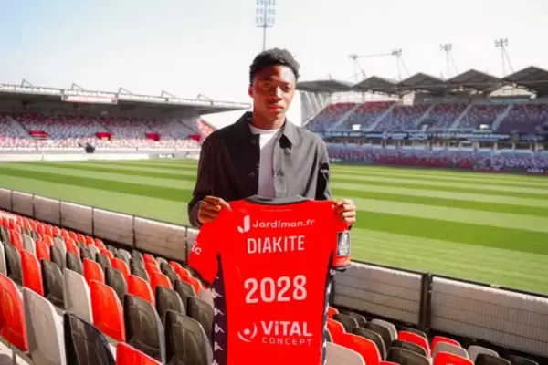 Guinea's Ibrahima Diakité Signs First Professional Contract with Guingamp