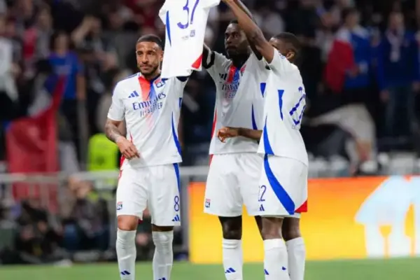Olympique Lyonnais pays tribute to injured teammate Ernest Nuamah during Europa League clash