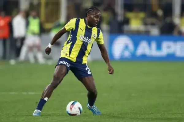 Nigerian star Bright Osayi-Samuel Reopens contract talks with Fenerbahçe amid uncertainty