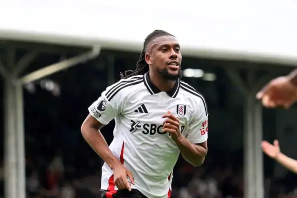 Alex Iwobi scores again but late Chelsea comeback stuns Fulham