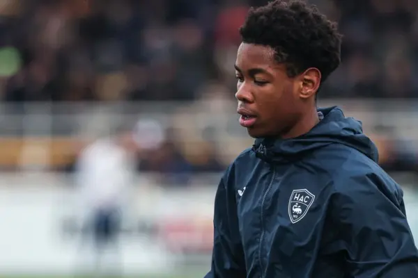 Manchester United agree on a deal to sign Cameroonian striker Enzo Kana-Biyik