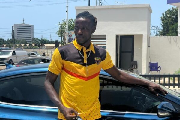Ghana: Black Stars goalkeeper Benjamin Asare receives car gift after viral public transport video