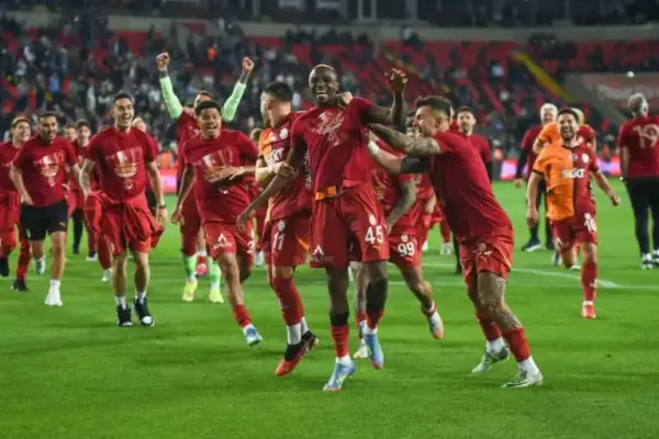 Victor Osimhen fires Galatasaray to third consecutive Turkish League title