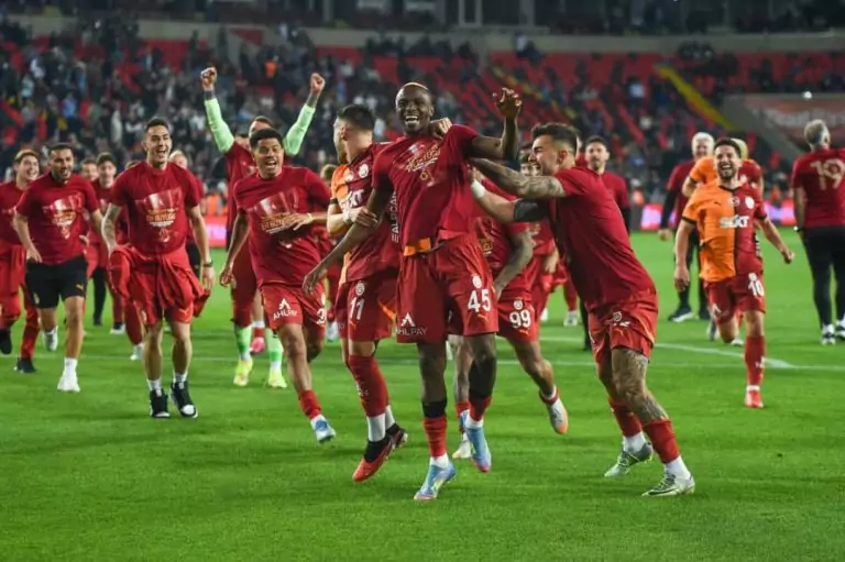 Victor Osimhen fires Galatasaray to third consecutive Turkish League title