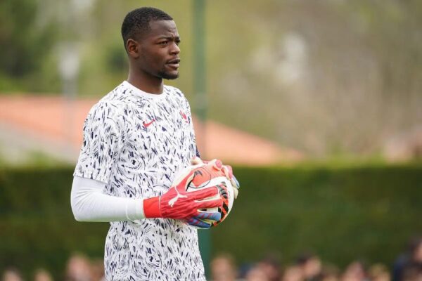 Cameroonian goalkeeper Simon Ngapandouetnbu targeted by Red Star and Le Mans for loan move