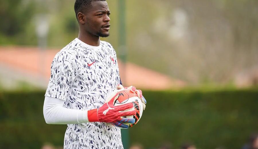 Cameroonian goalkeeper Simon Ngapandouetnbu targeted by Red Star and Le Mans for loan move
