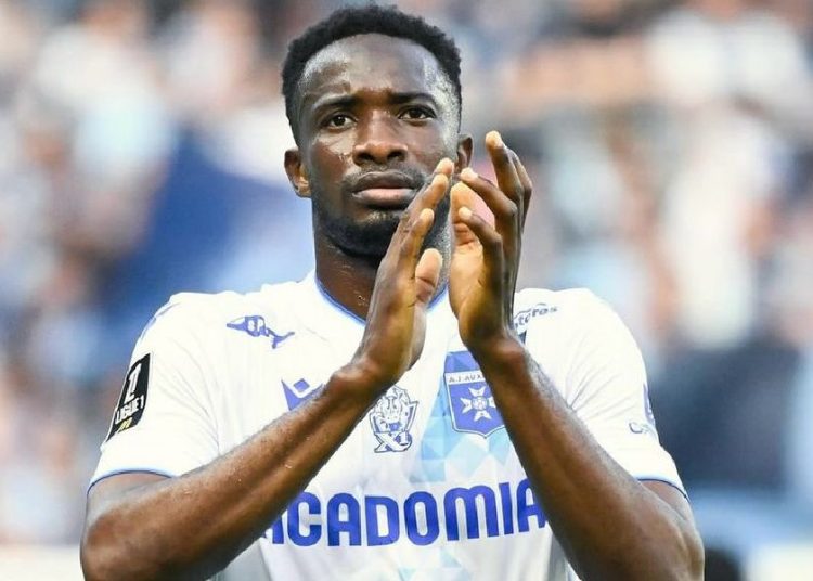 Everton consider move for Ivory Coast defender Sinaly Diomandé