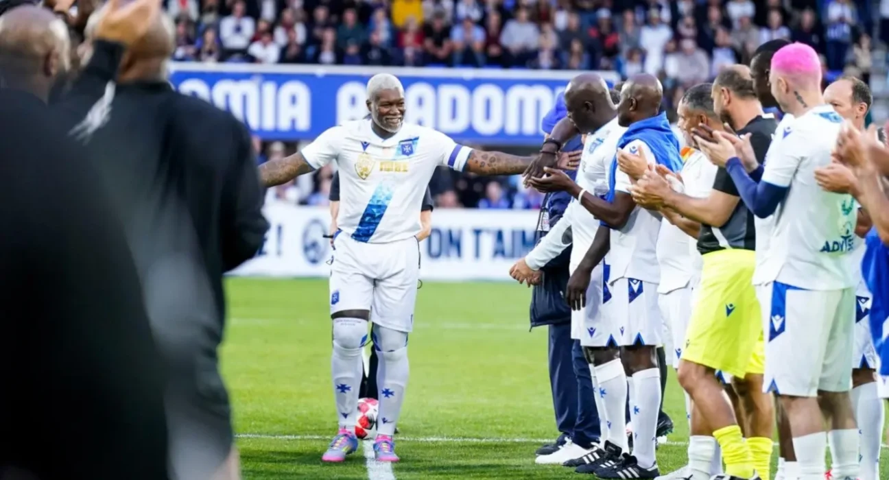 Djibril Cissé honoured in jubilant farewell celebration at Abbé Deschamps Djibril Cissé honoured in jubilant farewell celebration at Abbé Deschamps   Djibril Cissé honoured in jubilant farewell celebration at Abbé Deschamps   AfricaSoccercom