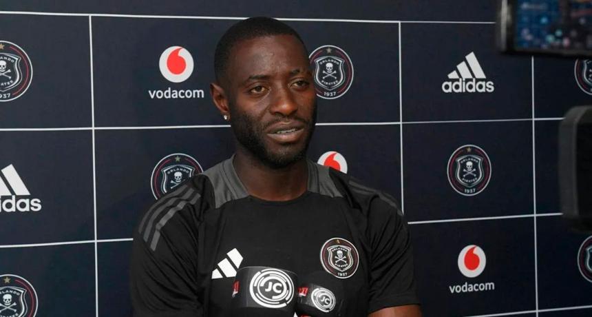  35b17b09cf2f9b1f9d37f2c647d5d5fbbd8161e7bbabb1bfd86a10571944b991 860 460   Namibian midfielder Deon Hotto set to extend Orlando Pirates stay   AfricaSoccercom