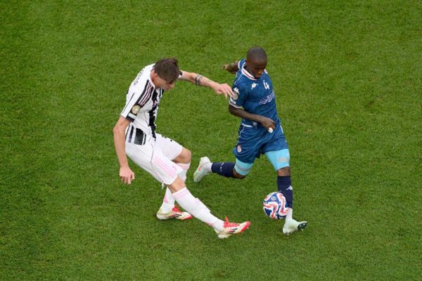 Mamelodi Sundowns set €1 million price tag on attacker Tembinkosi Lorch