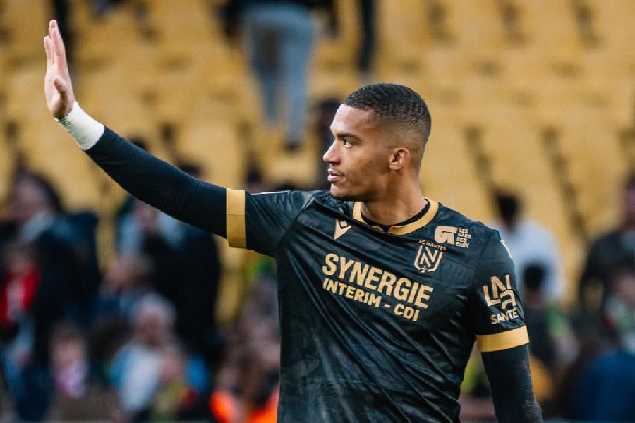 French Burkinabè goalkeeper Alban Lafont targeted by RC Lens amid goalkeeping overhaul French Burkinabè goalkeeper Alban Lafont targeted by RC Lens amid goalkeeping overhaul   French Burkinabè goalkeeper Alban Lafont targeted by RC Lens amid goalkeeping overhaul   AfricaSoccercom