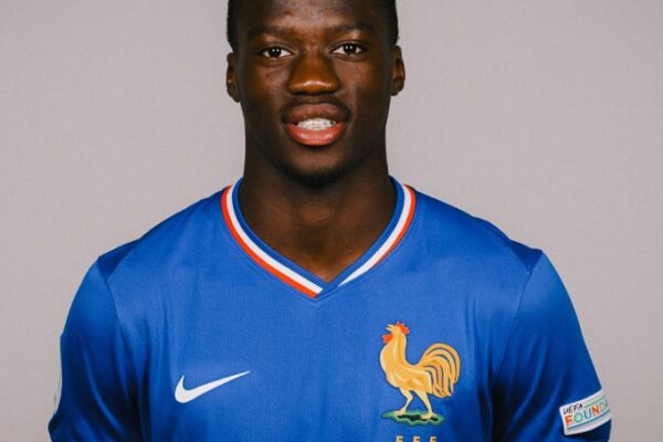 Chelsea sign French-Senegalese defender Mamadou Sarr on long-term deal