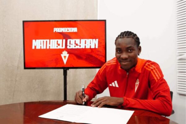 Beninese forward Mathieu Seyran Viglo extends his adventure with Real Murcia CF