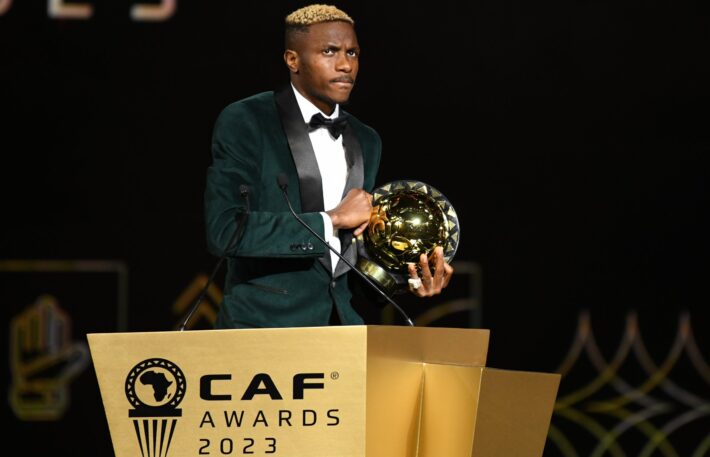 Osimhen Remporte Le Ballon DOr Africain 2023 Video E1702326902580 710x457 1