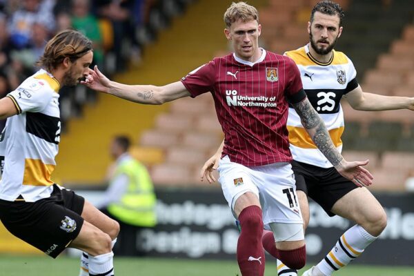 Kaizer Chiefs secure signing of former AFC Wimbledon and Port Vale FC midfielder Itane Chislett