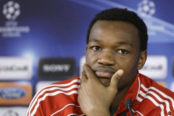 FC Lorient pushing to sign 40-year-old goalkeeper Steve Mandanda