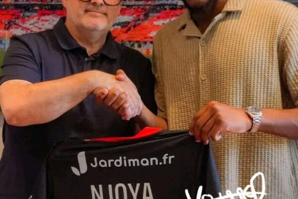 Cameroonian striker Youssef Njoya Ngapout signs first professional contract with EA Guingamp