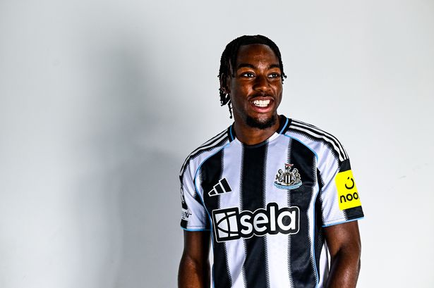  Anthony Elanga Newcastle   Swedish Cameroonian winger Anthony Elanga says playing with Isak convinced him to join Newcastle   AfricaSoccercom