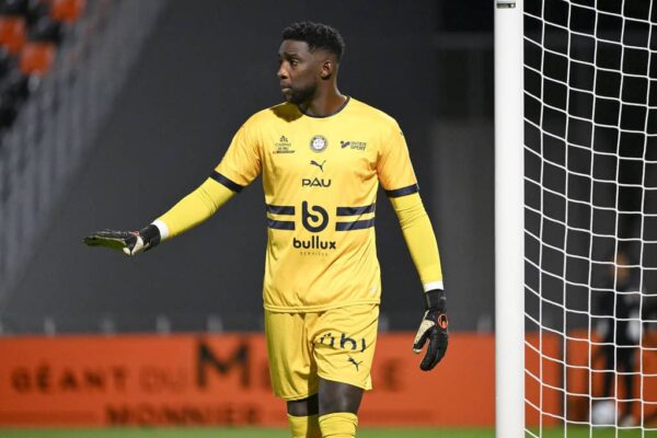 Senegalese goalkeeper Bingourou Kamara departs Pau FC after two seasons as club captain