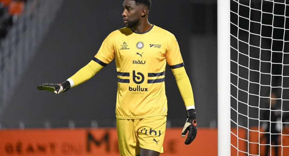 Senegalese goalkeeper Bingourou Kamara departs Pau FC after two seasons as club captain