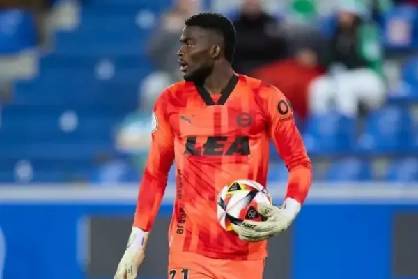 Equatorial Guinean goalkeeper Jesús Owono commits future to Alavés with new contract until 2029