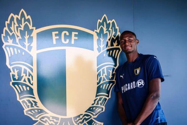 Umar Abubakar joins Famalicão on five-year deal