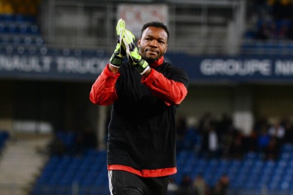 Steve Mandanda announces retirement at 40