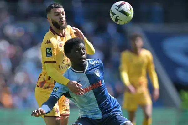 Burnley and Sheffield United interested in Franco-Cameroonian defender Étienne Youté Kinkoué