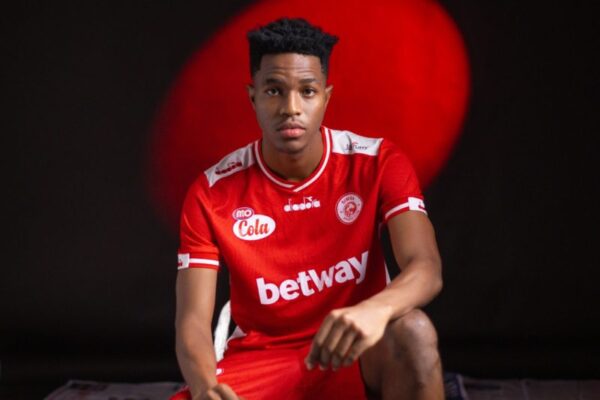 Tanzanian youngster Hussein Daudi Semfuko signs three-year deal with Simba SC