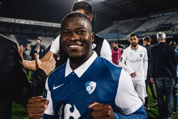 Comoros defender Abdel-Hakim Abdallah joins Guingamp to bolster left flank