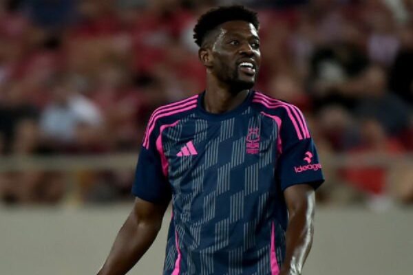 West Ham target Ivorian midfielder Ibrahim Sangaré in late transfer window push