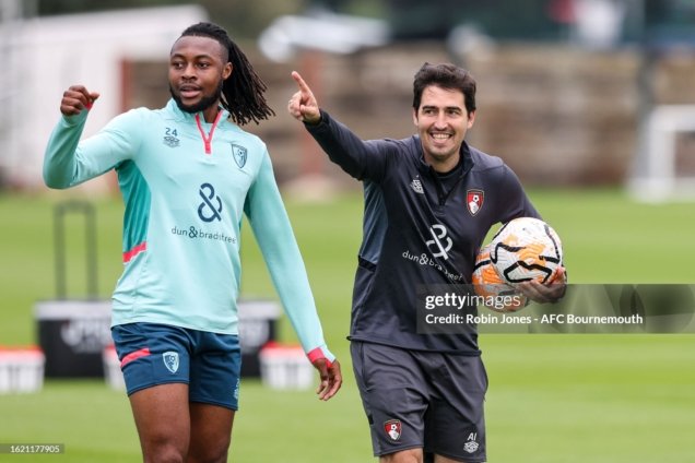  Semenyo Iraola 636x424   Man City Chelsea and Man United links not affecting Antoine Semenyos performances  Andoni Iraola   AfricaSoccercom