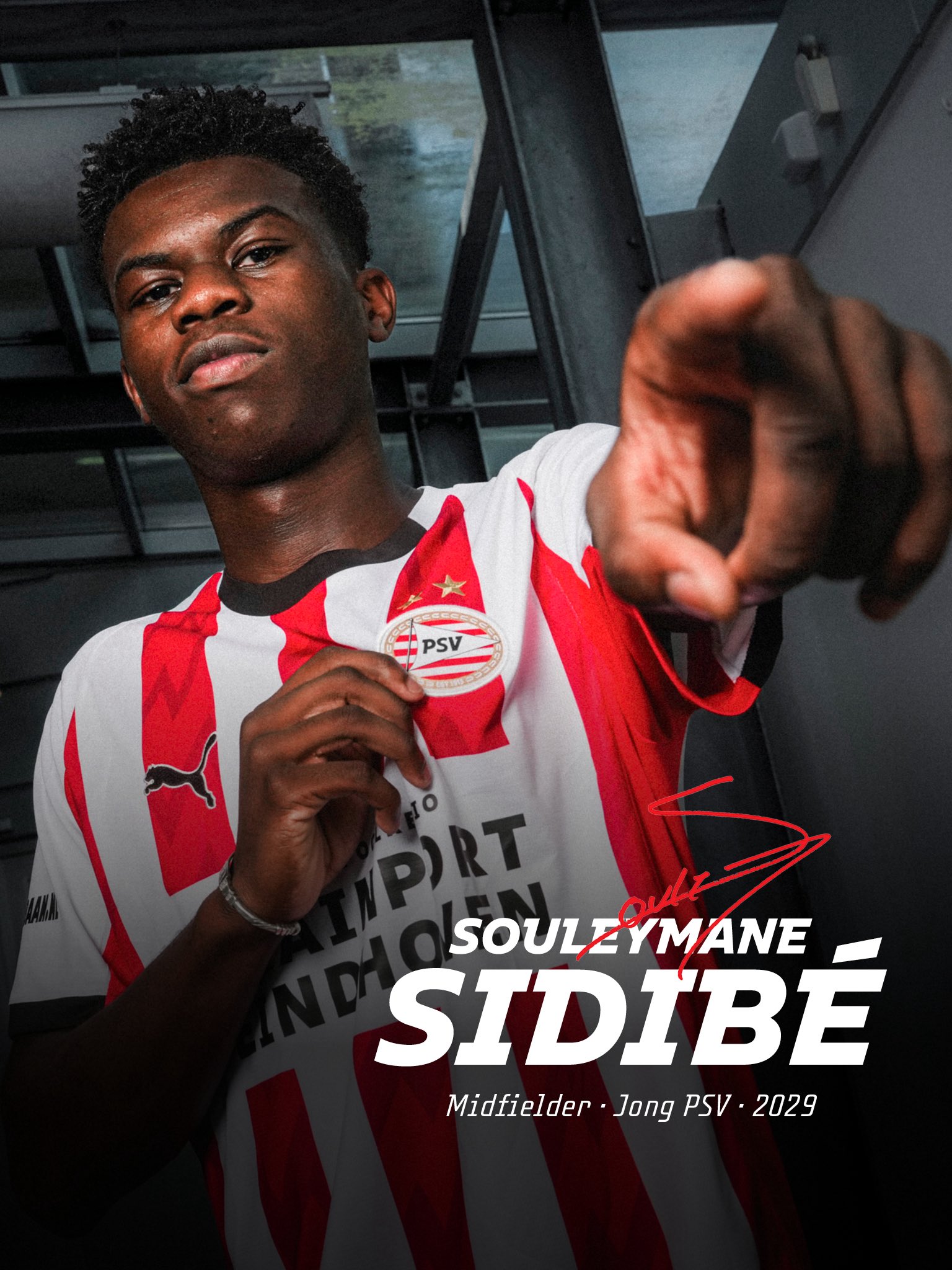 PSV sign English-Malian midfielder Sol Sidibe from Stoke
