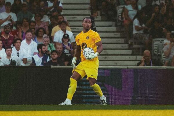 Galatasaray show interest in Franco-Ivorian goalkeeper Guillaume Restes but make no formal bid