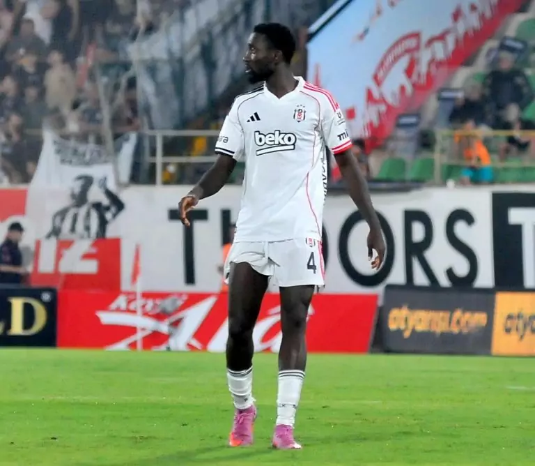 Nigerian midfielder Wilfred Ndidi suffers thigh strain