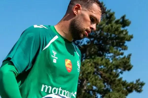 French-Ivorian goalkeeper Pierre Patron joins Concarneau as cover for injured Vincent Viot