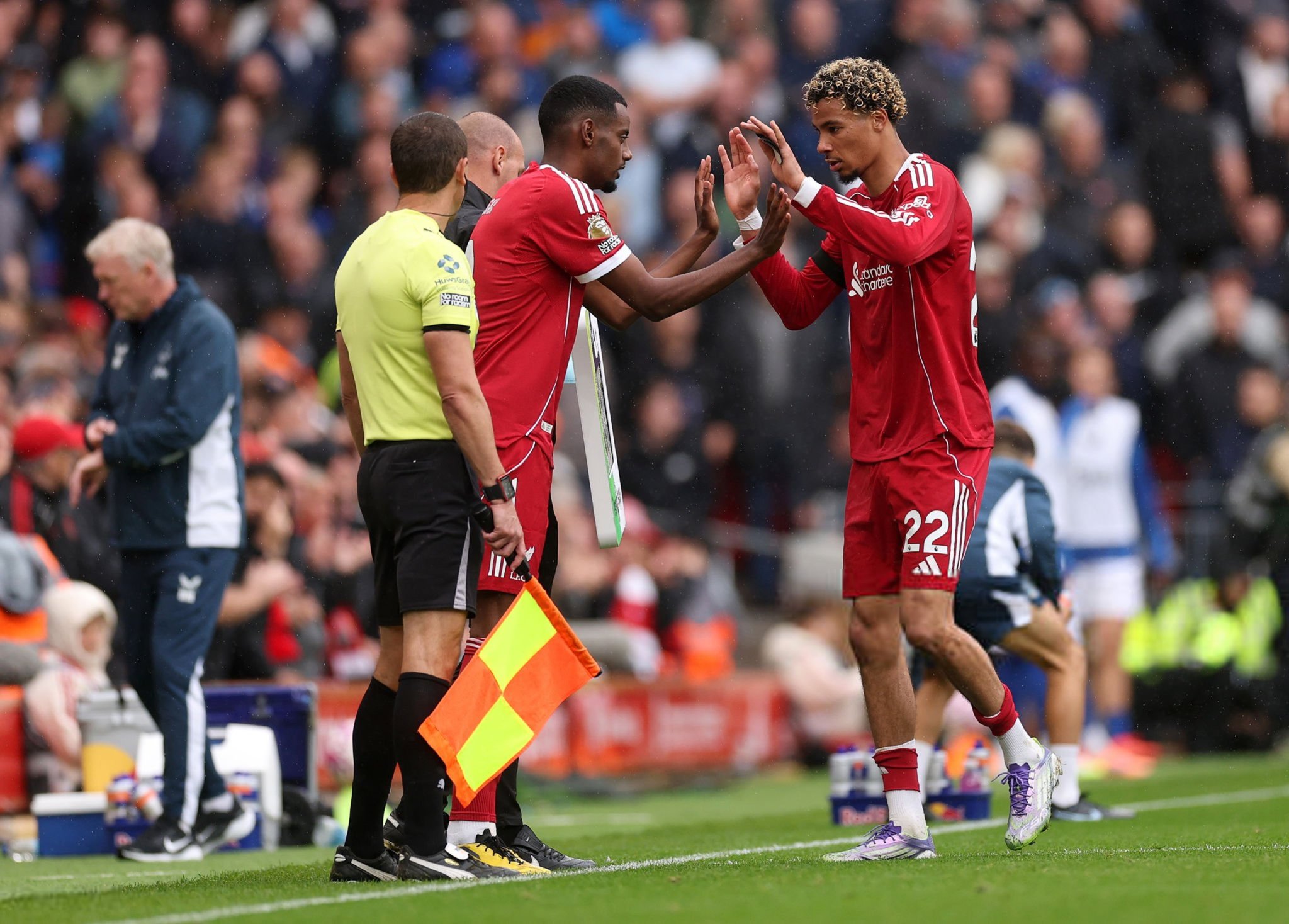 Sheringham tips French-Cameroonian star Ekitike to stay ahead of Swedish-Eritrean striker Isak in Liverpool pecking order