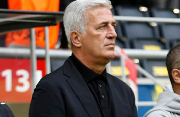 Vladimir Petković faces calls for renewal after Algeria’s qualifying setbacks