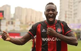 Senegalese striker Mbaye Diagne’s late penalty secures victory for Amedspor over Pendikspor