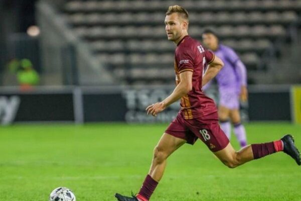 New Zealand midfielder Andre de Jong’s move to Orlando Pirates falls through