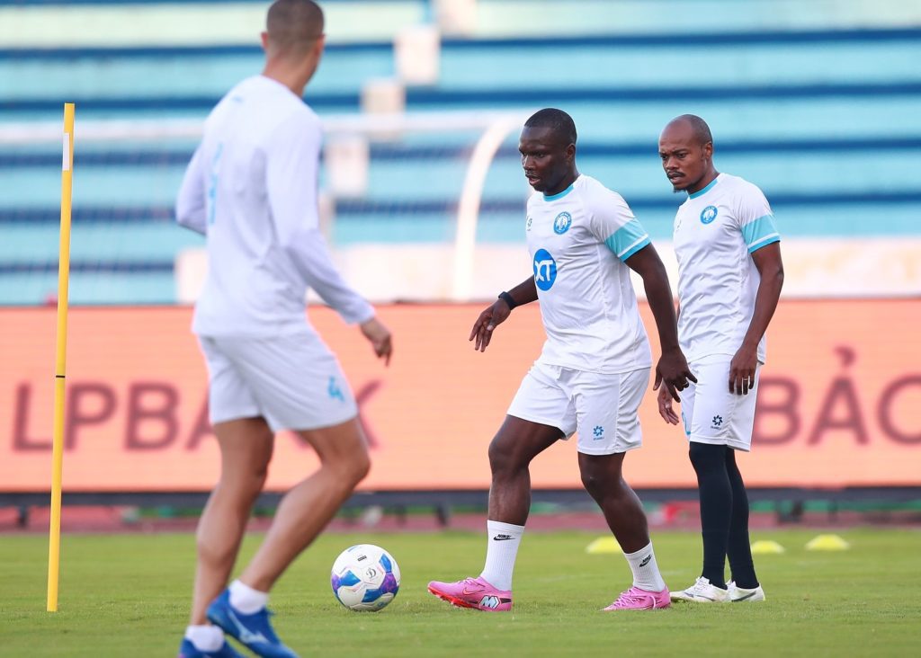 Congolese Duo Chadrac Akolo and Arnaud Lusamba to Debut for Nam Dinh in January