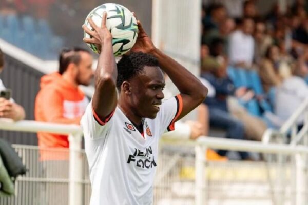 Arthur Avom Ebong, Sunderland, FC Lorient, RC Strasbourg, Ligue 1, transfer news, Cameroonian midfielder, Premier League, January transfer window,